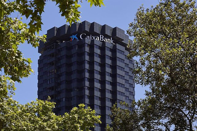 CaixaBank earns 1,573 million in the first half, 17.1% more on a comparable basis