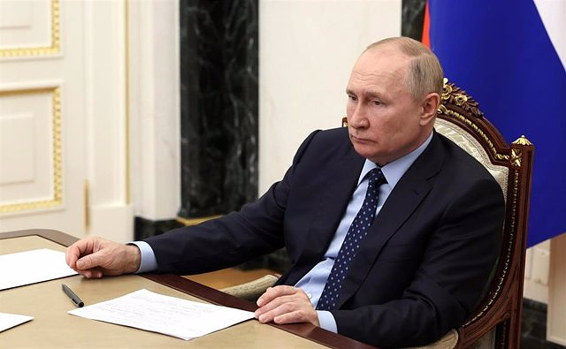 Putin acknowledges that the sanctions imposed against Russia are "a great challenge for the country"