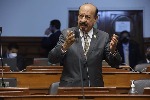 A vice president of the Peruvian Congress who had been in office for a week resigns for corruption
