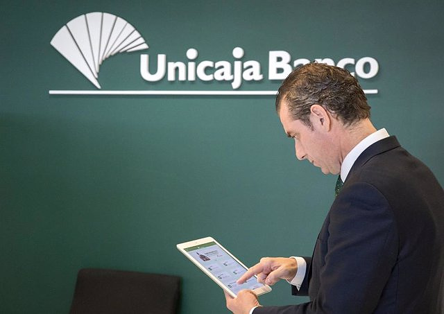Unicaja Banco offers advice to SMEs and the self-employed to apply for the aid of the Digital Kit