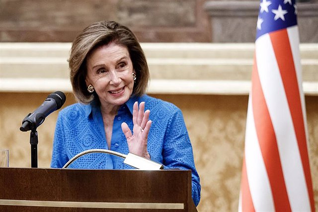 Pelosi lands in Taiwan despite warnings from the Chinese government