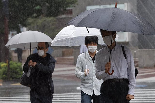 They order the evacuation of 72,000 people in Japan due to the arrival of typhoon 'Meari'