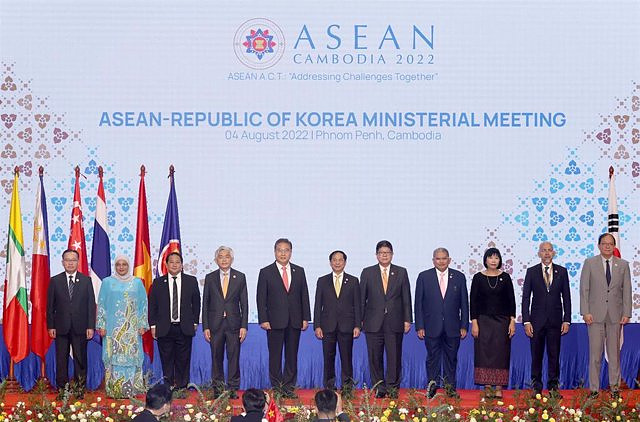 China, Japan call off meeting on the sidelines of ASEAN summit over G7 words on Taiwan