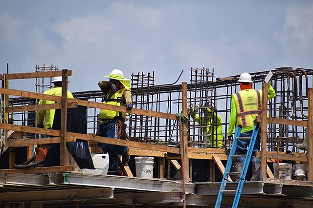 The new collective agreement for construction raises wages by 4% for 2022