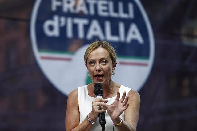 The main party of the Italian right recovers the fascist motto "God, country and family"