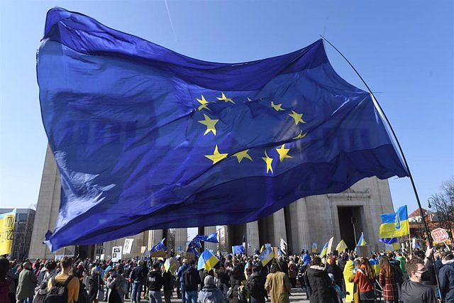 The EU approves the disbursement of the second tranche of 5,000 million in loans to Ukraine