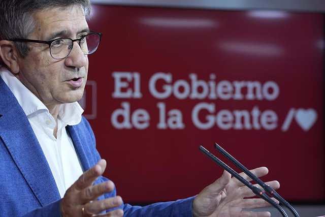 The PSOE proposes periodic and random checks of the activities and assets of senior officials in the public sector