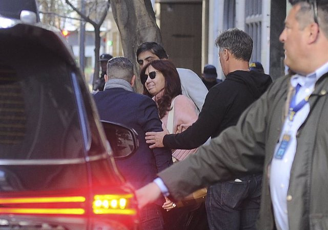 Blocking Kirchner's attacker's phone jeopardizes "fundamental evidence"