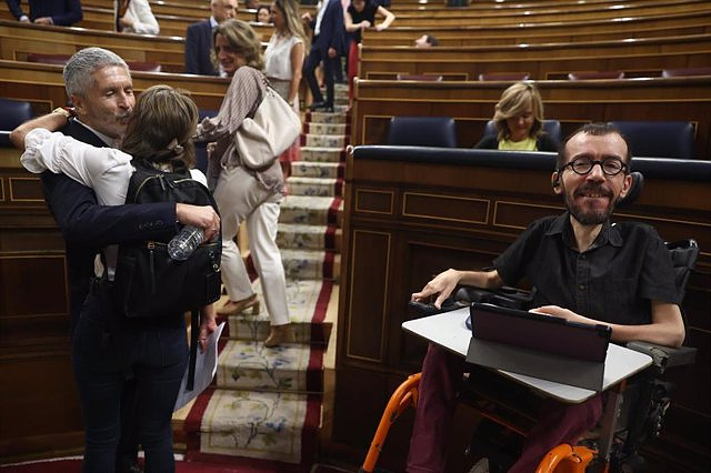 Podemos will support the processing of the 'Darias Law' after agreeing with PSOE to seek more limits on health privatization