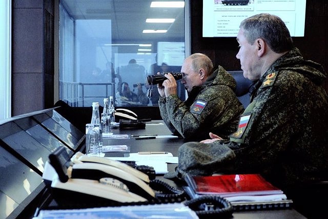 Putin goes to a training camp to watch the 'Vostok' military exercises