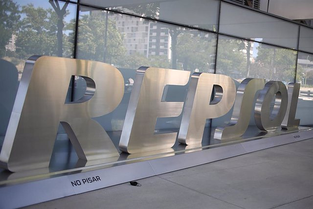 Repsol gives EIG entry into its 'Upstream' business with a 25% stake valued at 4,800 million