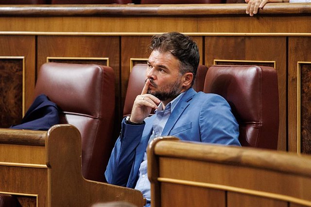 Rufián sees the Government's measures as "racanas" and asks Sánchez for a mortgage rescue fund