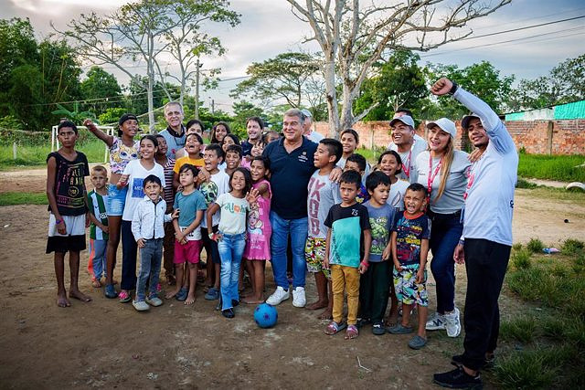 Laporta visits the refugee support projects of the FC Barcelona Foundation in Colombia