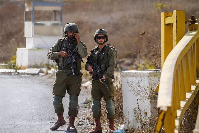 An Israeli soldier kills an Israeli civilian after mistaking him for a Palestinian