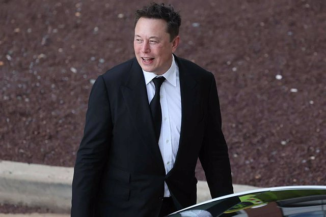 Elon Musk to reinstate suspended Twitter accounts starting next week