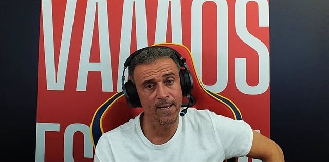 Luis Enrique: "If I hadn't been a footballer I would be a firefighter or a police officer"