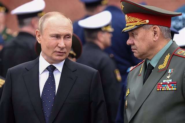 Putin allows foreigners to serve in the Russian Armed Forces
