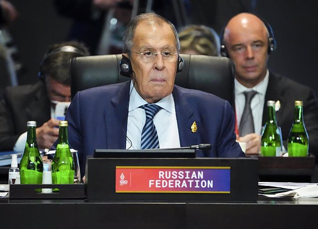 Lavrov stresses that Russia "does not refuse to negotiate" and says that it is Ukraine that rejects a dialogue