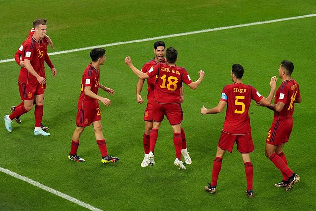 Spain excites and convinces with a historic win