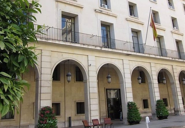 The Court of Alicante reduces the sentence by two years and releases a convicted person for violation of the 'yes is yes' law