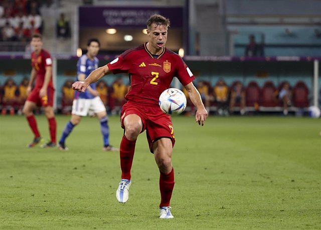 Spain returns to work with Azpilicueta and David Raya on the sidelines
