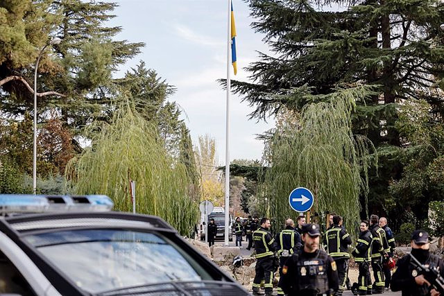 Ukraine confirms the arrival of a package with alleged remains of blood at its Embassy in Madrid