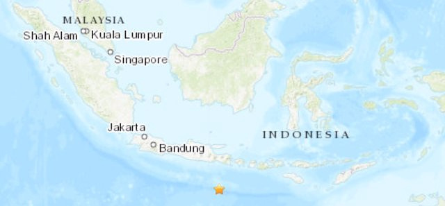 A magnitude 6.2 earthquake shakes the Indonesian islands of Java and Bali