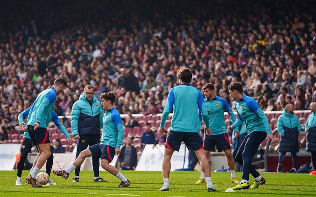 More than 15,000 'culés' attend Barça's solidarity training at the Camp Nou