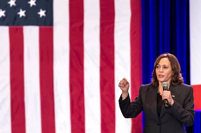 Harris urges the US Congress to pass "reasonable laws" on the right to bear arms