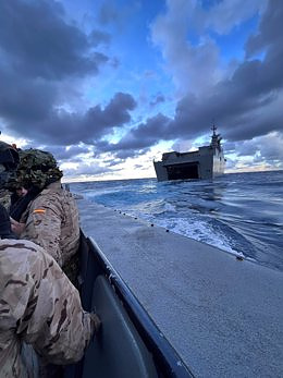 The Spanish combat group 'Dédalo 23' carries out amphibious operations on the French coast