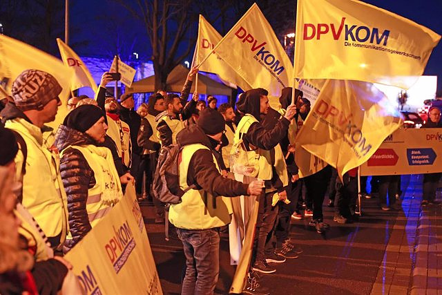 German public sector unions warn of imminent strikes across the country