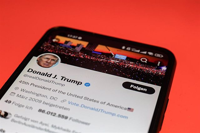 Meta announces it will reinstate Trump's Facebook and Instagram accounts