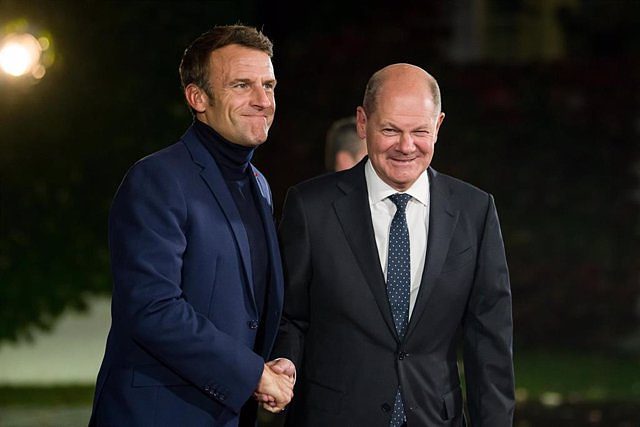 Macron and Scholz defend that the construction of a "strong" Europe involves investing more in Defense