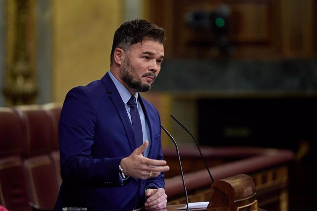 Rufián reproaches Sánchez for going "Che with a tie in Davos" but not promoting "brave" measures in Spain