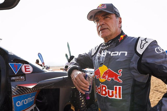 Carlos Sainz loses the Dakar lead in a rough third stage
