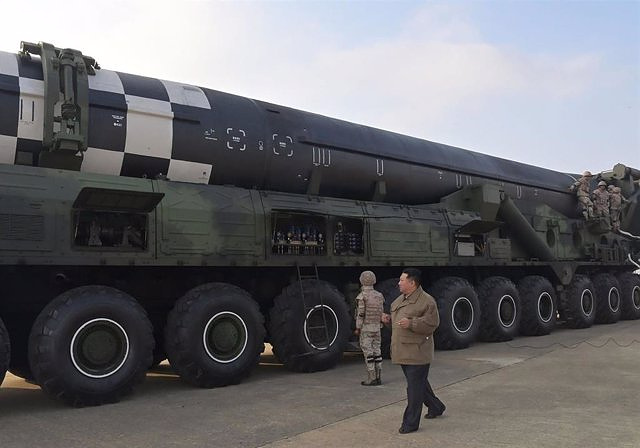 South Korea warns that North Korea has enough plutonium for more than ten atomic bombs