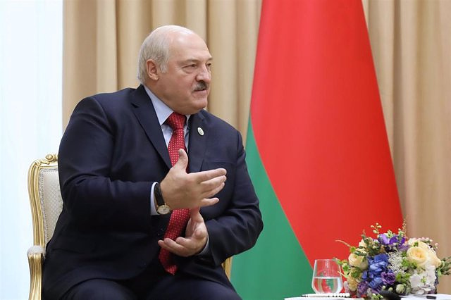Lukashenko offers to organize a meeting between Biden and Putin to negotiate peace in Ukraine