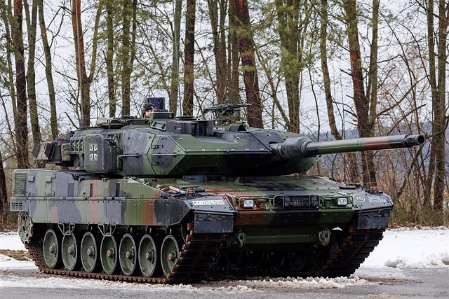 Leopard manufacturer offers to increase tank production
