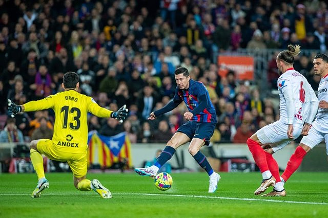 Barça escapes brilliantly against Sevilla