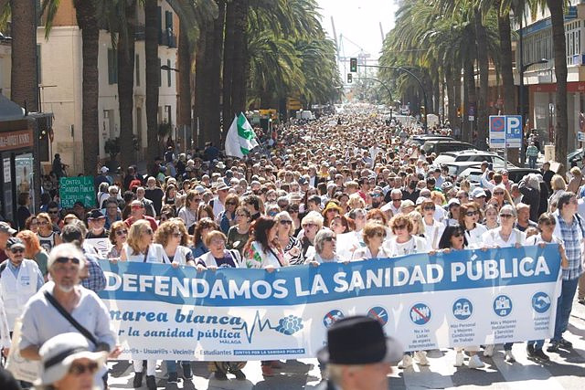 Tens of thousands of people demonstrate this Saturday in the eight provinces against the "privatization" of health