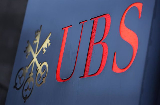 UBS prepares the purchase of Credit Suisse for 930 million euros to avoid its collapse, according to the 'Financial Times'