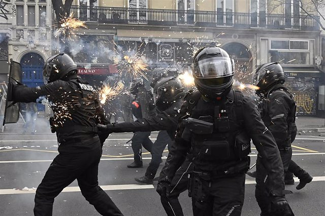 They open 17 investigations for the actions of the French Police in the latest protests