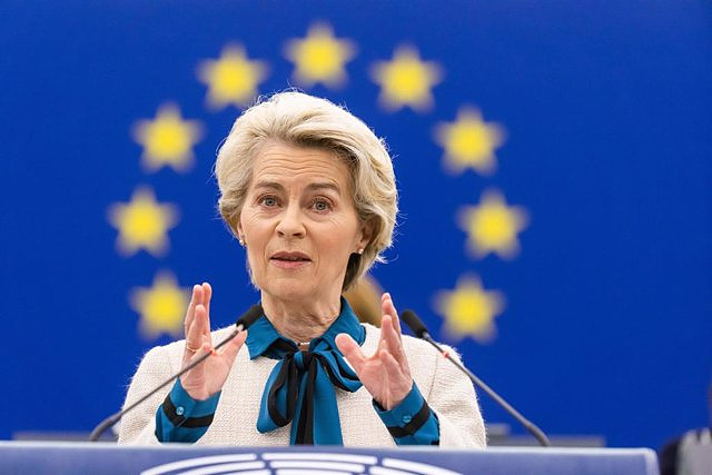 Von der Leyen asks to avoid risks and dependencies with China, but not to break commercial relations
