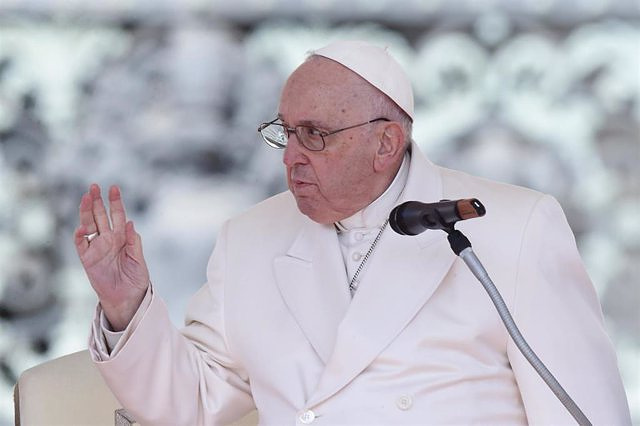The Vatican confirms that the Pope suffers from a respiratory infection, but excludes COVID-19