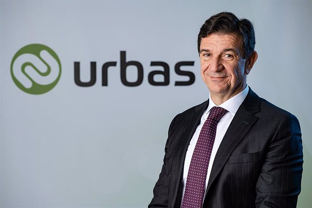 Urbas buys the Molinari subsidiary in Bolivia and goes on to lead the project for the first electric train in the country