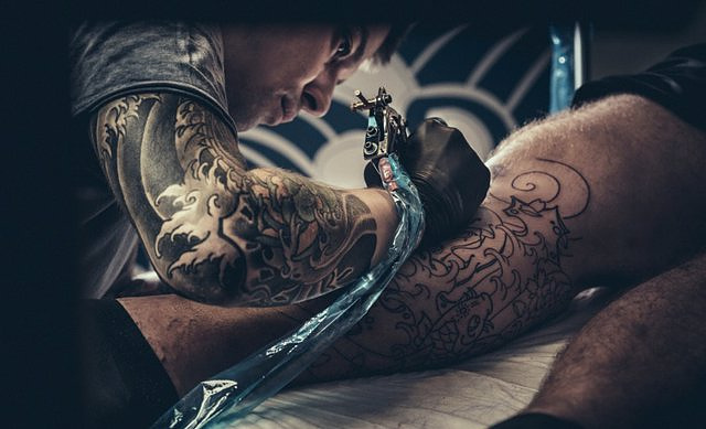 A reference in antiaging medicine warns: "tattoos negatively affect our health and longevity"