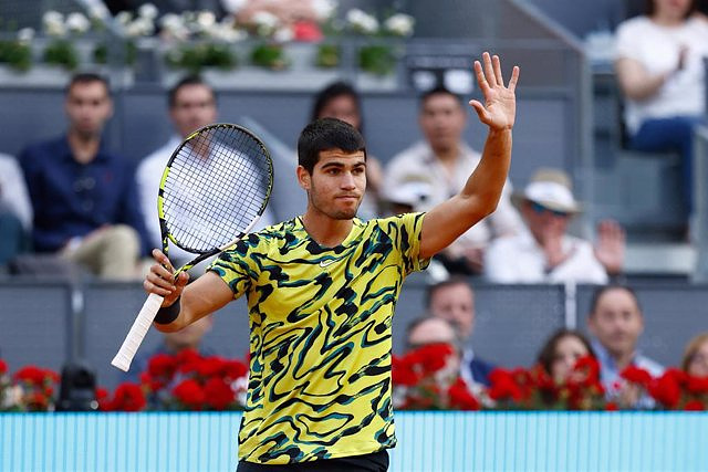 Alcaraz gets into the round of 16 of the Mutua Madrid Open and meets with Zverev
