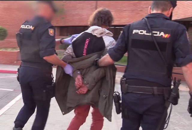 A bank robber in Madrid was arrested after stealing 160,000 euros by threatening the cashier with a knife