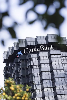 CaixaBank distributes this Wednesday a dividend of 1,730 million and almost half will go to 'La Caixa' and the Frob