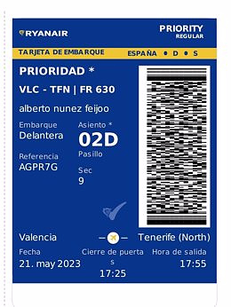 The PP sees the "desperation" of the PSOE for questioning Feijóo's flight to Tenerife and shows his boarding pass